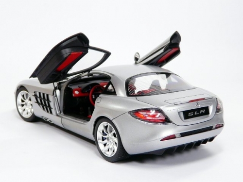 24290    Т.    Немецкий автомобиль Mercedes-Benz SLR Mclaren