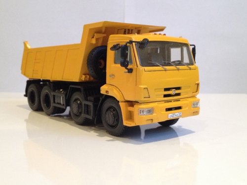 1311     AV.     Российский автомобиль КАМАЗ-6540 8x4 самосвал