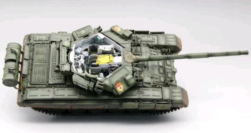 35A050      AH.     Российский основной боевой танк  Т-90 А с полным интерьером.