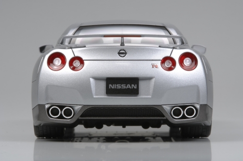 24300     T.    Японский автомобиль спорткар "Nissan" GT-R.