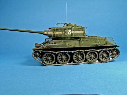 6266    Д.    Советский танк Т-34/85 (образца 1944 года, завода № 183 