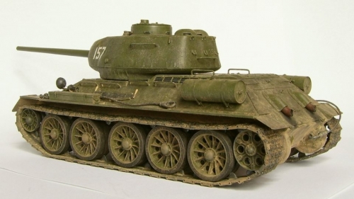 6319      Д.      Советский танк T-34/85 (модификация 1945 года).