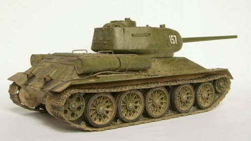 6319      Д.      Советский танк T-34/85 (модификация 1945 года).