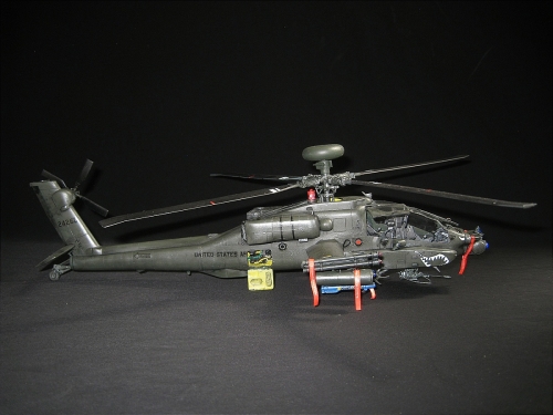 12262     Ac.    Американский основной боевой вертолет  AH-64A  "Апач".