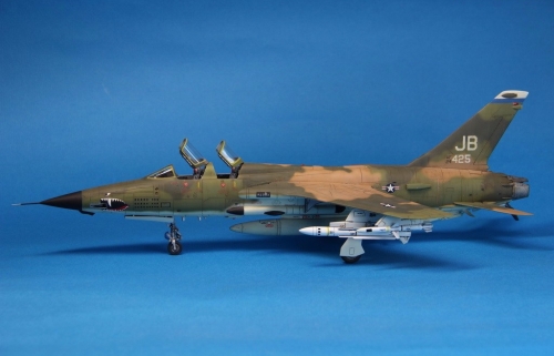 02202  Тр.  Американский истребитель-бомбардировщик  F-105G Thunderchief