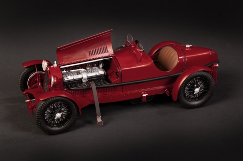 4708     И.     Итальянский гоночный автомобиль "ALFA ROMEO" 8C 2300.