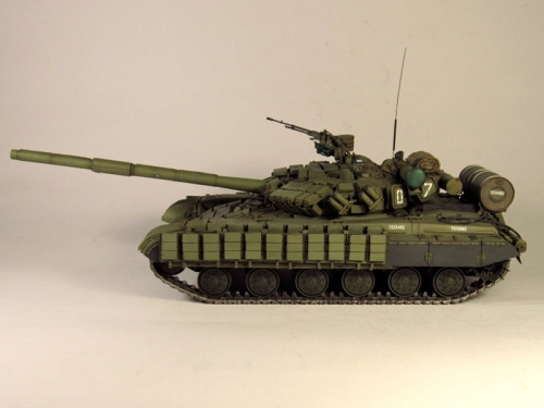 205    С.   Советский танк Т-64 БВ.