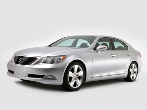 03801     Fu.     Японский полноразмерный седан класса люкс  Lexus LS460L.