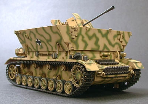 35237   Т.   Немецкая зенитная установка МОБЕЛЬВАГЕН флак 3.7см. На базе танка PANZER IV, с 3.7см пушкой и одной фигурой.