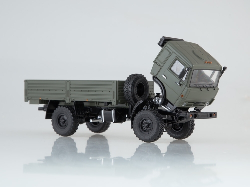 1304    AV.   Российский автомобиль КАМАЗ-4350 4x4 Мустанг