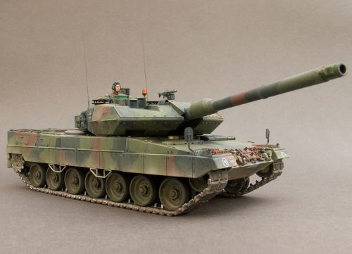 35271   Т.  Немецкий основной боевой танк  " LEOPARD 2 A6 " и 2 фигуры