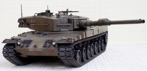 82401     НВ.    Немецкий танк Leopard 2 A4.