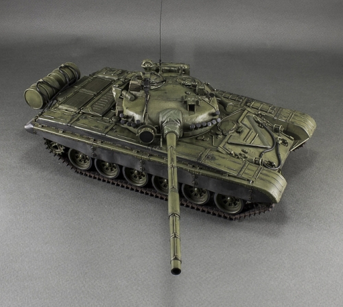 35A038      AH.    Советский основной боевой танк Т-72 M1 с полным интерьером.