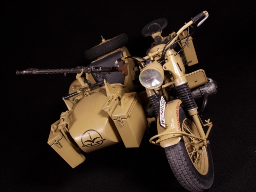7403     I.    Немецкий военный мотоцикл с коляской  BMW R75.