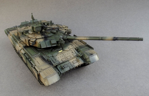 35A050      AH.     Российский основной боевой танк  Т-90 А с полным интерьером.