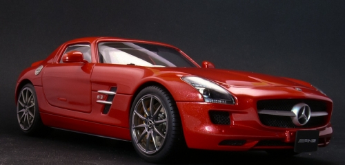 12392     Fu.     Немецкий двухместный люксовый суперкар в кузове купе Mercedes-Benz SLS AMG.