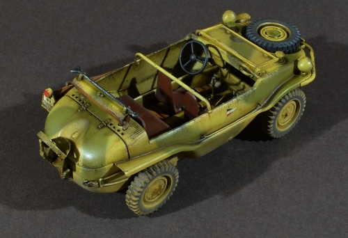 313     I.    Немецкий KFZ.69 автомобиль-амфибия (+3 фигуры)