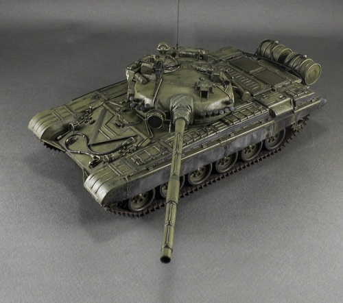 35A038      AH.    Советский основной боевой танк Т-72 M1 с полным интерьером.