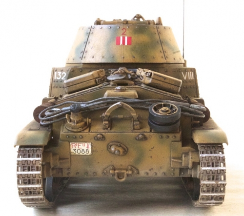 35034    T.    Итальянский танк Carro Armato М13/40 с фигурой командира.
