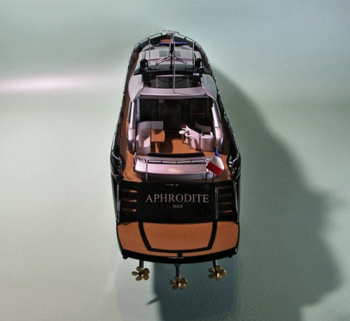 05145     Re.    Английская спортивная моторная яхта "Sunseeker Predator" 108.