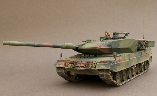 35271   Т.  Немецкий основной боевой танк  " LEOPARD 2 A6 " и 2 фигуры
