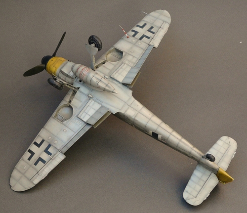 02298      Тр.    Немецкий истребитель Messerschmitt Bf 109G-10.