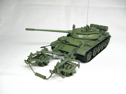 00341     Tр.    Советский танк Т-55 с минным тралом КМТ-5