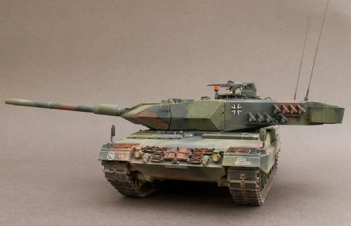 35271   Т.  Немецкий основной боевой танк  " LEOPARD 2 A6 " и 2 фигуры
