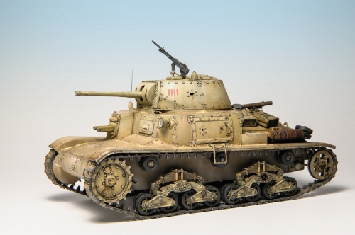 3516    З.    Итальянский средний танк M13/40.