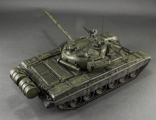 35A038      AH.    Советский основной боевой танк Т-72 M1 с полным интерьером.