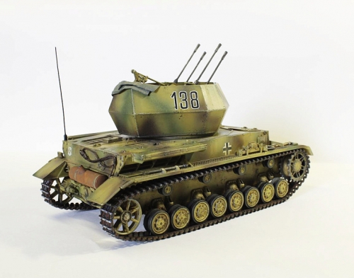 35233    T.    Немецкая зенитная установка Flakpanzer IV "Wirbelwind"и 4 фигуры.