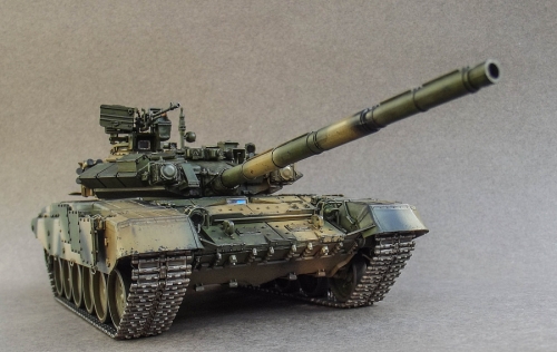 35A050      AH.     Российский основной боевой танк  Т-90 А с полным интерьером.