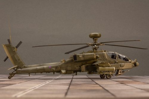 12488     Ac.   Американский ударный вертолет AH-64A "Apache".