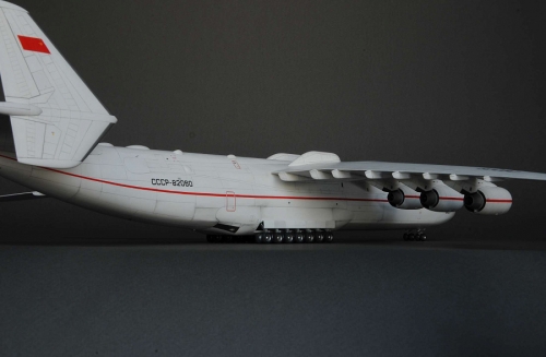 7035     З.     Советский транспортный самолет Ан-225 (Мрия)
