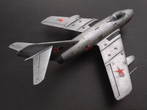 7317     З.    Советский истребитель "МиГ-15"