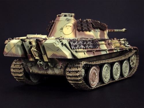 6370     Д.     Немецкий танк Panther Ausf. G со стальными катками.
