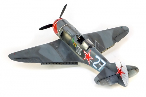 32032R      Hp      Советский истребитель ЛА-7 лётчика-аса Ивана Кожедуба.
