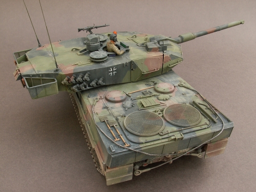 35271   Т.  Немецкий основной боевой танк  " LEOPARD 2 A6 " и 2 фигуры