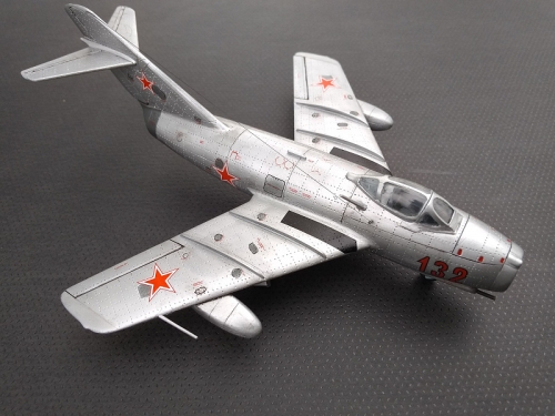 7317     З.    Советский истребитель "МиГ-15"