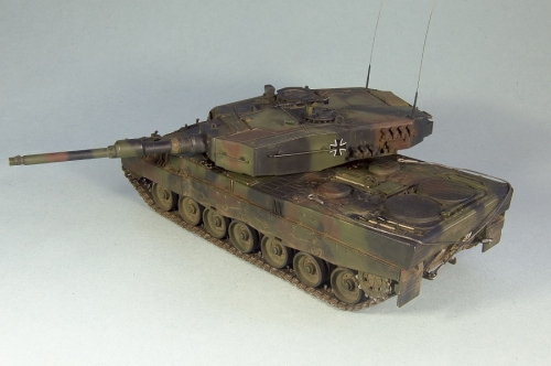 82401     НВ.    Немецкий танк Leopard 2 A4.