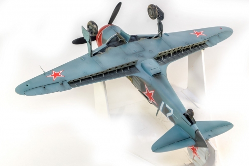 32032R      Hp      Советский истребитель ЛА-7 лётчика-аса Ивана Кожедуба.