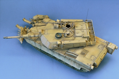 00335     Т.     Американский основной боевой танк M1A1 "Abrams" с минным тралом.