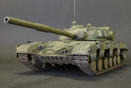 227      С.    Советский танк T-64 AK.