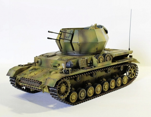 35233    T.    Немецкая зенитная установка Flakpanzer IV "Wirbelwind"и 4 фигуры.