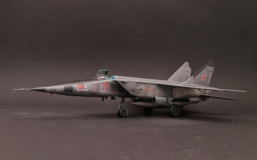 72172    ИС.   Советский самолет-разведчик МиГ-25 РБТ