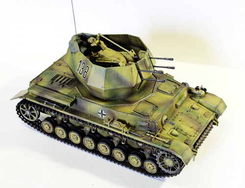 35233    T.    Немецкая зенитная установка Flakpanzer IV "Wirbelwind"и 4 фигуры.