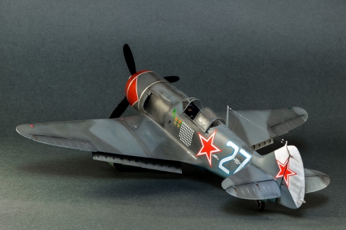 32032R      Hp      Советский истребитель ЛА-7 лётчика-аса Ивана Кожедуба.