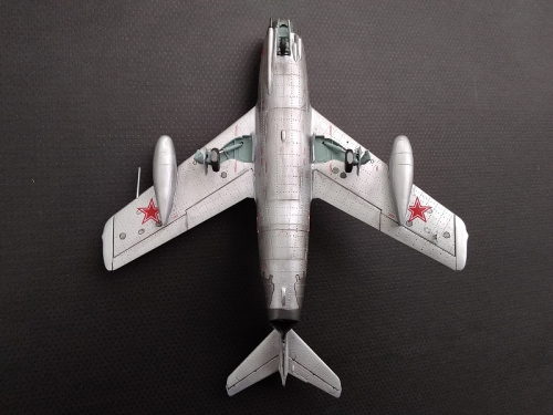 7317     З.    Советский истребитель "МиГ-15"