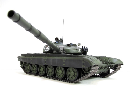3550      З.     Советский танк Т-72Б