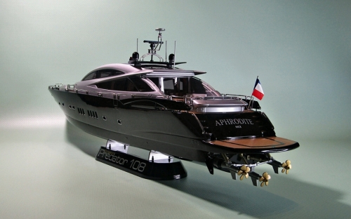 05145     Re.    Английская спортивная моторная яхта "Sunseeker Predator" 108.